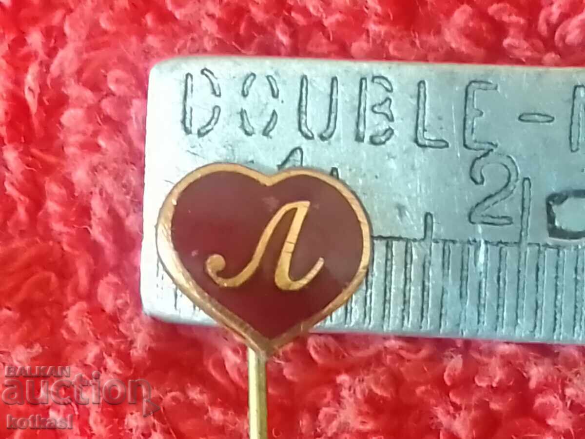 Стара рядка царска бронз игла емайл значка Буква Л сърце с цена 5.50 лв. | € 2.81 Стара рядка царска бронз игла емайл значка Буква Л сърце с цена 5.50 лв. | € 2.81