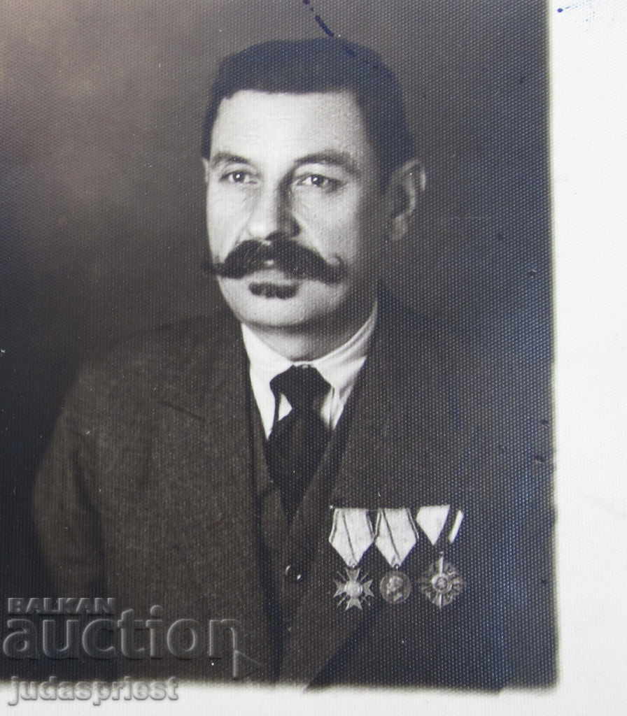 Fotografia Regatului Bulgariei a unui civil cu ordine și medalie 1940