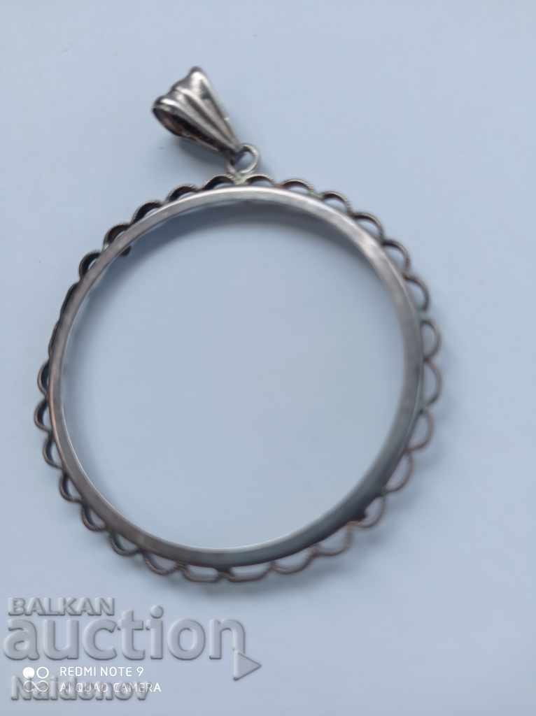 Suport de monede pentru monede de 40 mm. pentru lant Silver 835 Royal cu preț € 15.34 | 30.00 BGN Suport de monede pentru monede de 40 mm. pentru lant Silver 835 Royal cu preț € 15.34 | 30.00 BGN