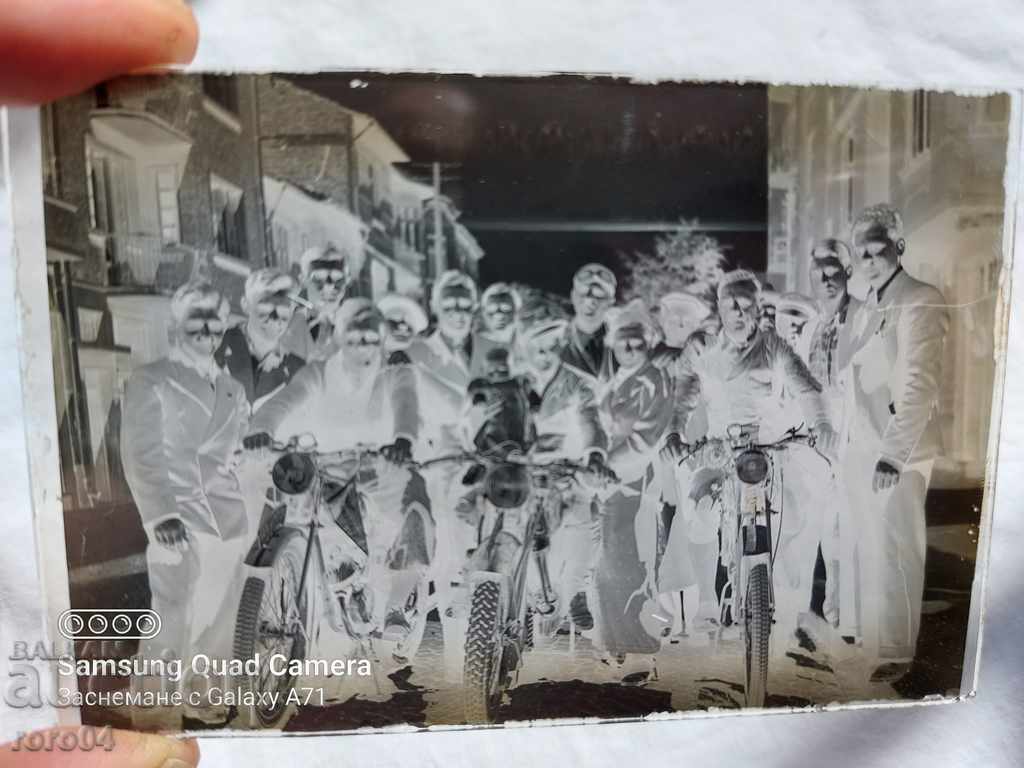 MOTORCYCLES - GLASS PLATE - WW II with price 35.00 BGN | € 17.90 MOTORCYCLES - GLASS PLATE - WW II with price 35.00 BGN | € 17.90