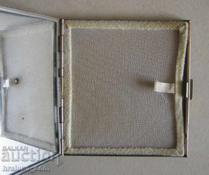 Delivery of Old powder box cosmetic box mirror dog blue enamel