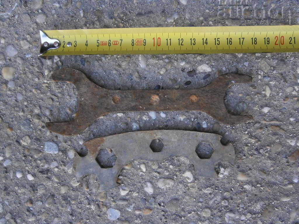 Auction lot of old wrenches wrench Auction lot of old wrenches wrench