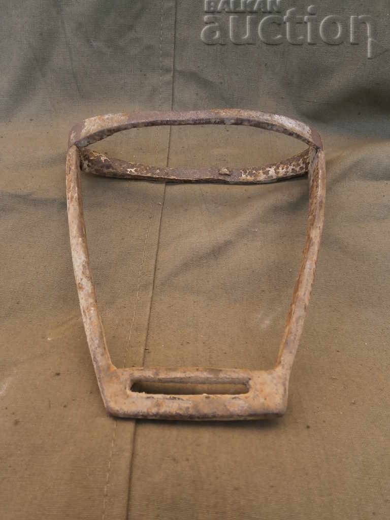 Delivery of an ancient wrought primitive stirrup