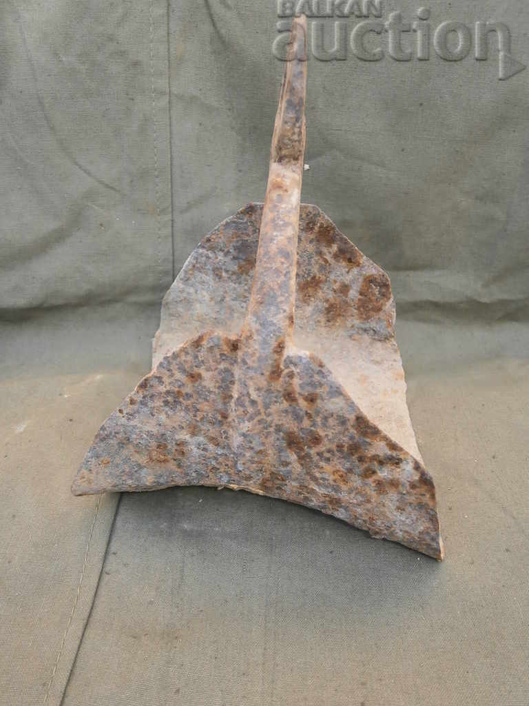 Delivery of an ancient wrought primitive stirrup