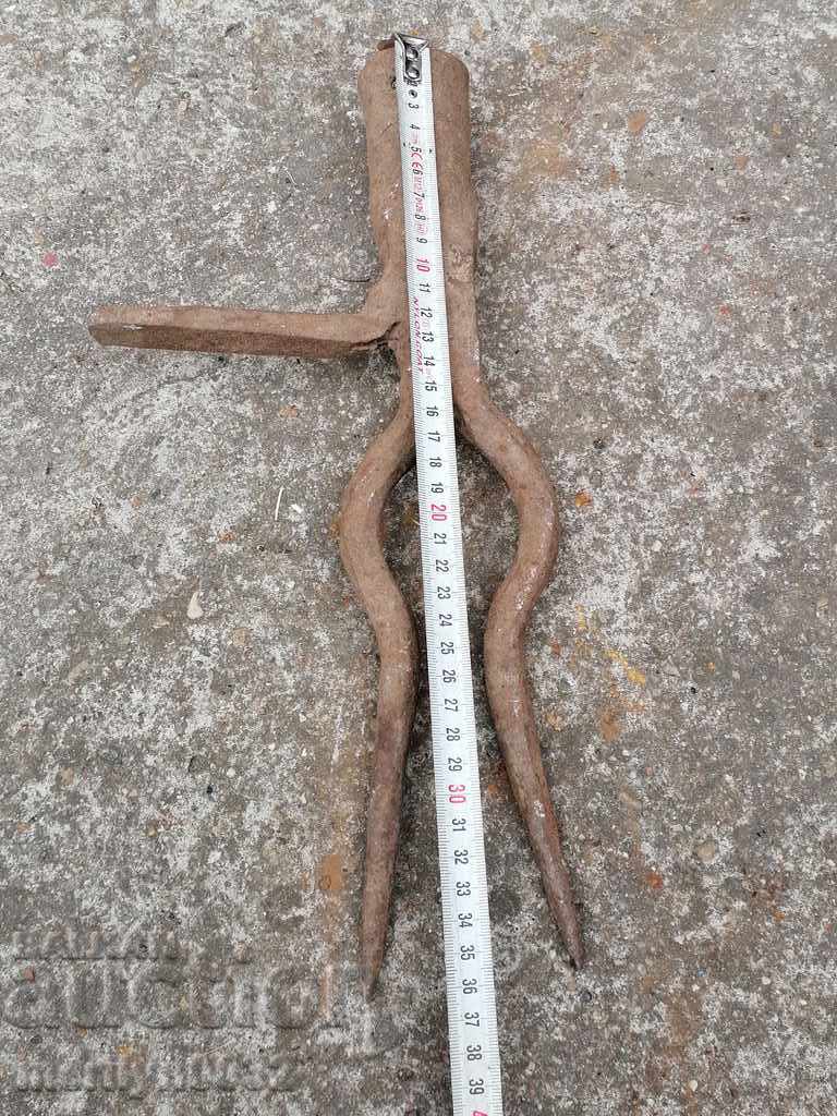 Licitație Vechi forjate dvuzabets, vila, fier forjat