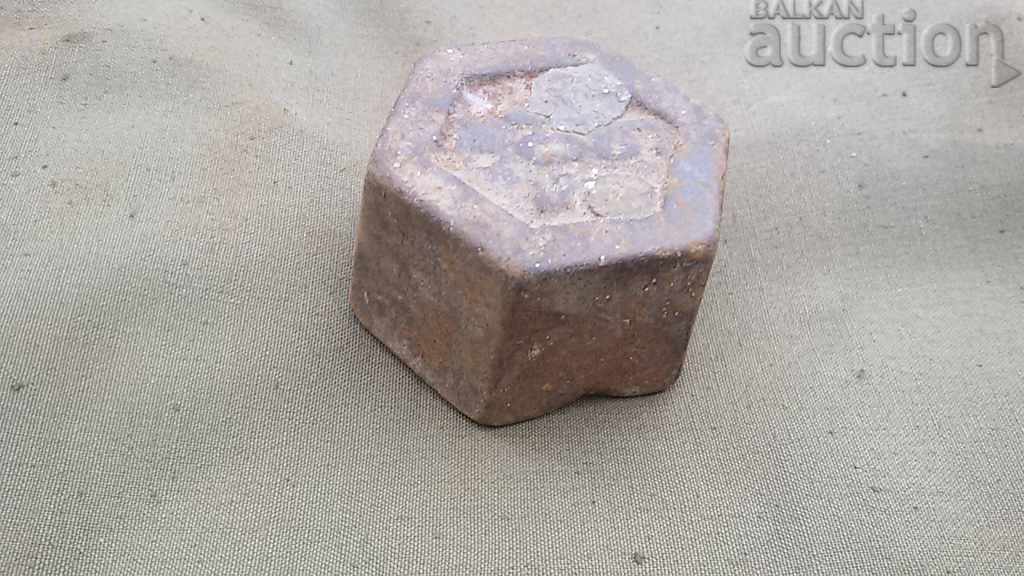 antique weight exagge 0.5 kg with price 15.00 BGN | € 7.67 antique weight exagge 0.5 kg with price 15.00 BGN | € 7.67