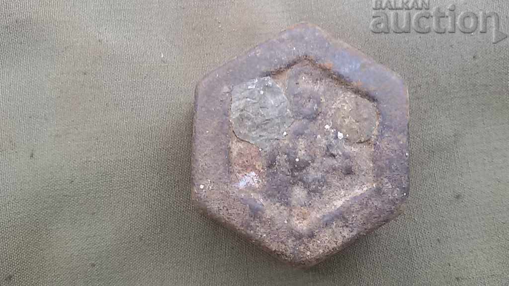 Auction antique weight exagge 0.5 kg Auction antique weight exagge 0.5 kg