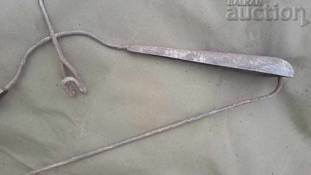 Auction vintage metal clothes hanger retro vintage Auction vintage metal clothes hanger retro vintage