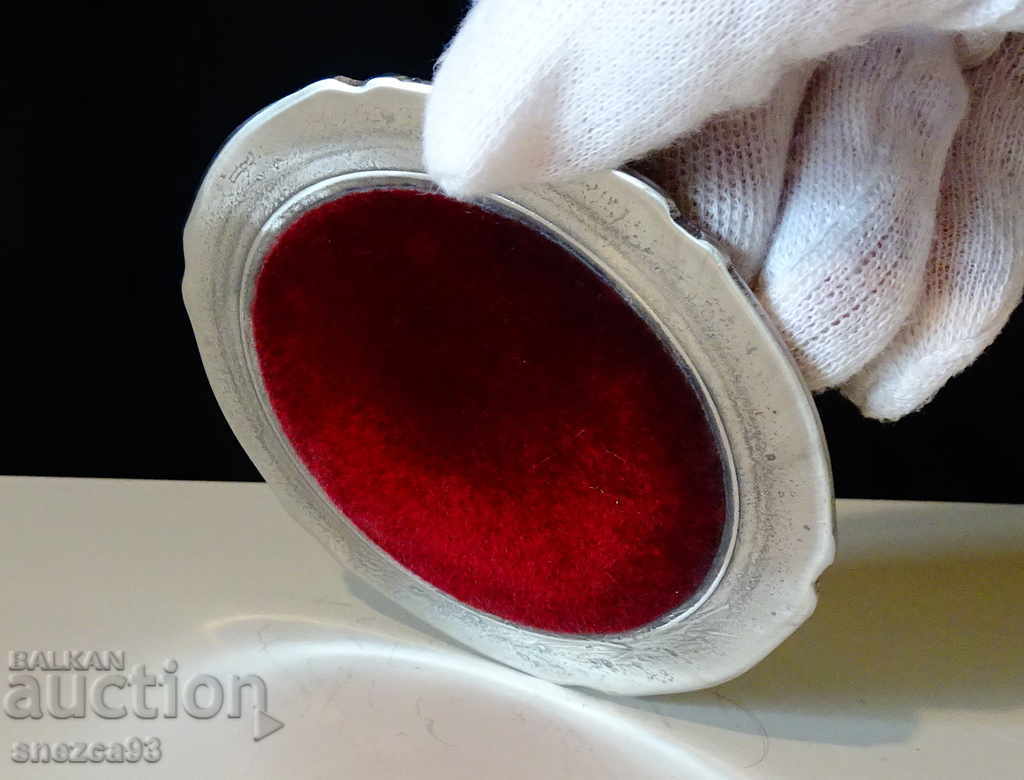 Auction Pewter plate, relief image of a village in Tyrol Auction Pewter plate, relief image of a village in Tyrol