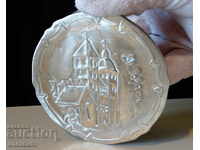 Farfurie din cositor, cu imagine în relief a unui sat din Tirol