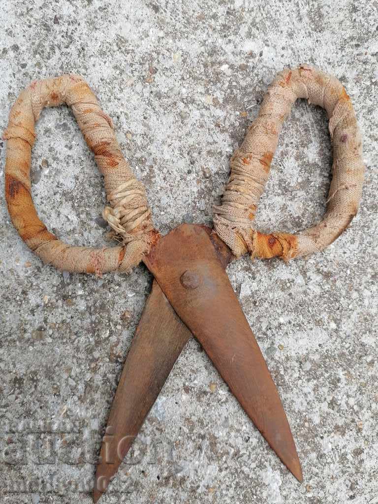 Auction  Old wrought iron scissors, knife, wrought iron scissors