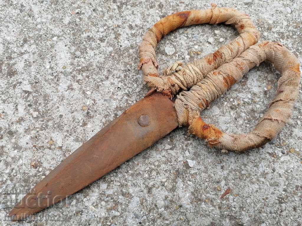 Delivery of Old wrought iron scissors, knife, wrought iron scissors