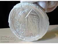 Чиния от калай,релефно изображение на Наблюдателна кула.