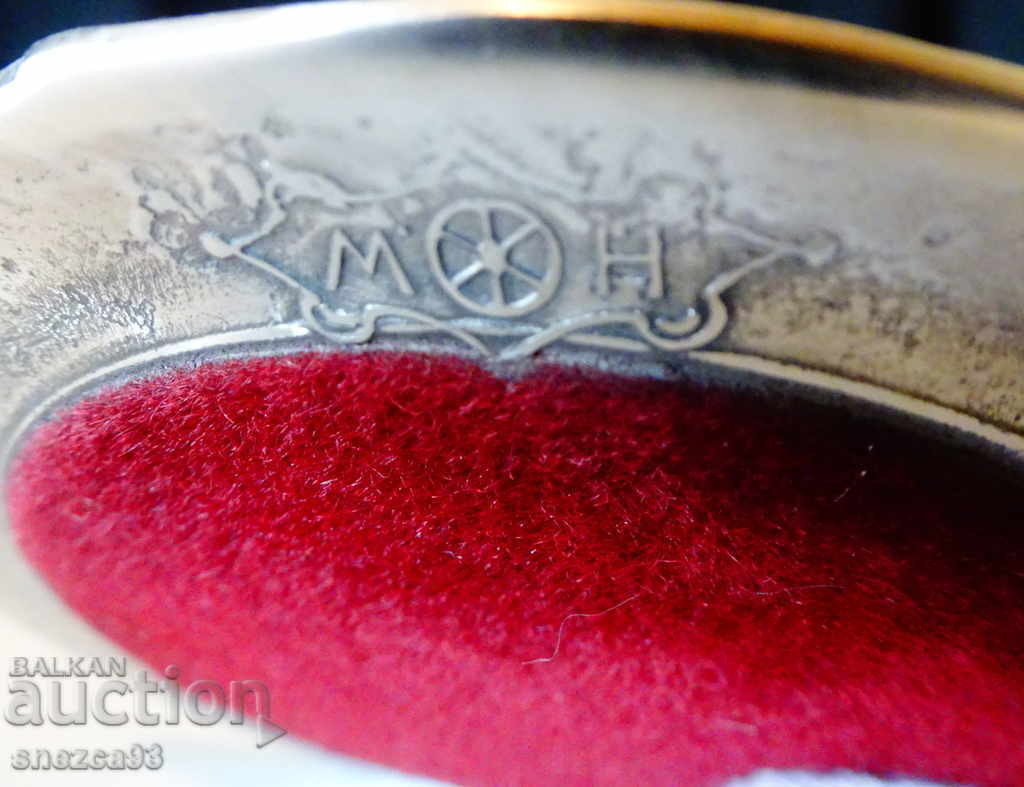 Auction  Pewter plate, embossed image of old buildings