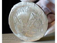 Чиния от калай,релефно изображение на стари сгради.