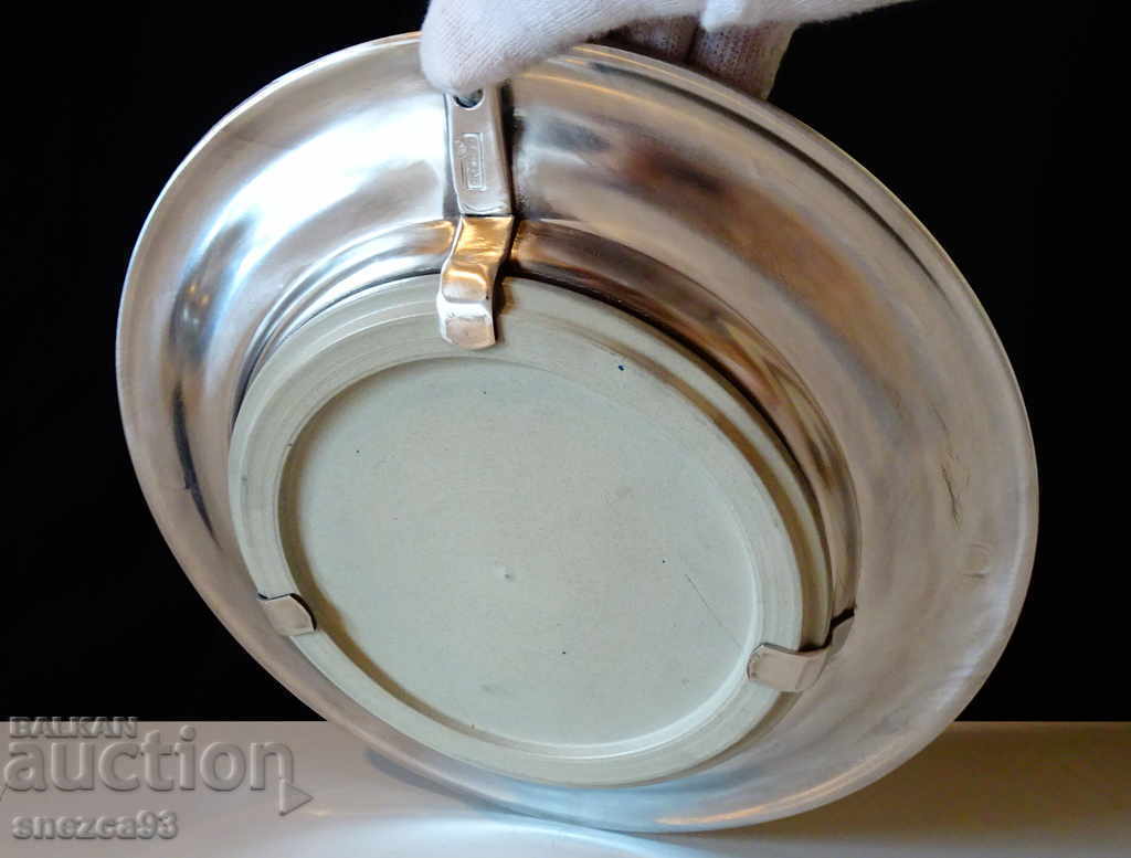 Delivery of Plate, tin panel with a painting of Hunters. Delivery of Plate, tin panel with a painting of Hunters.