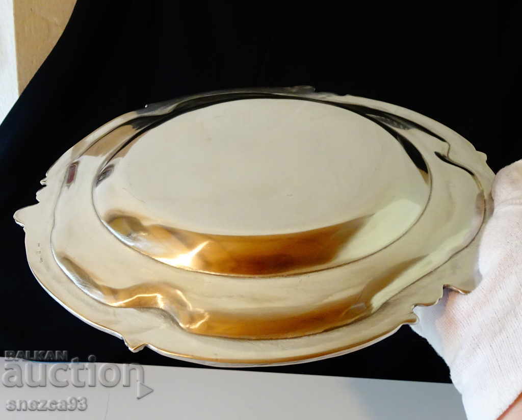 Licitație Platou vechi din cositor 890 gr., relief baroc Licitație Platou vechi din cositor 890 gr., relief baroc