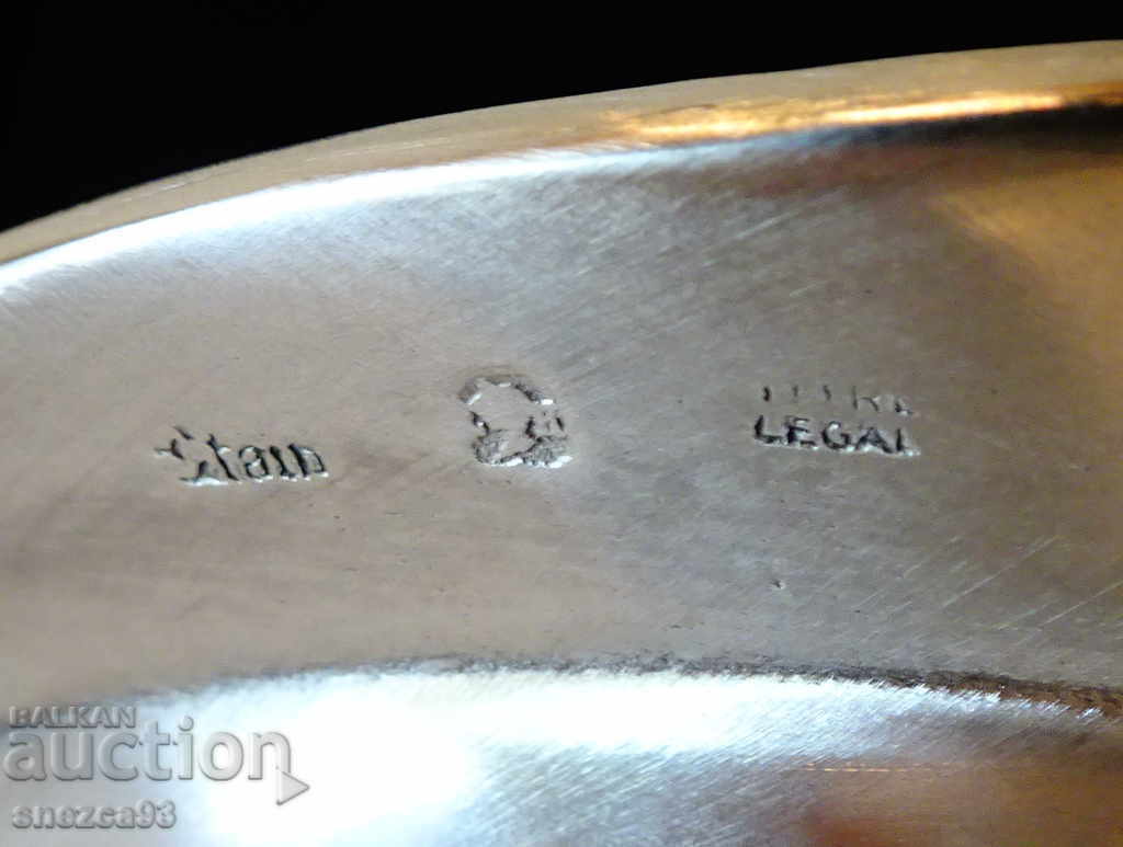 Livrarea Platou vechi din cositor 890 gr., relief baroc Livrarea Platou vechi din cositor 890 gr., relief baroc