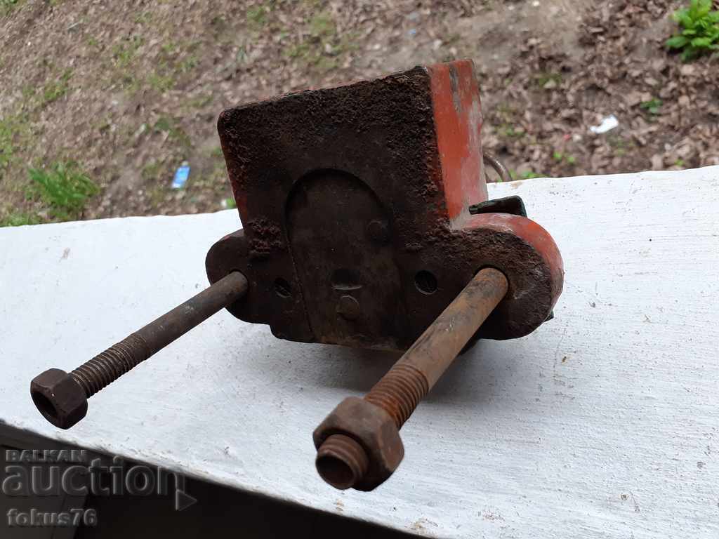 Old lock with large key latch for the gate or large door with price 99.00 BGN | € 50.62 Old lock with large key latch for the gate or large door with price 99.00 BGN | € 50.62