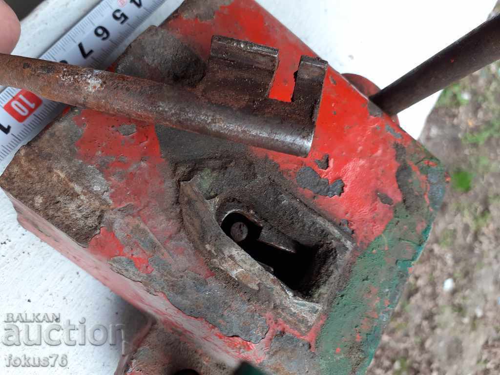 Old lock with large key latch for the gate or large door - 5 Old lock with large key latch for the gate or large door - 5
