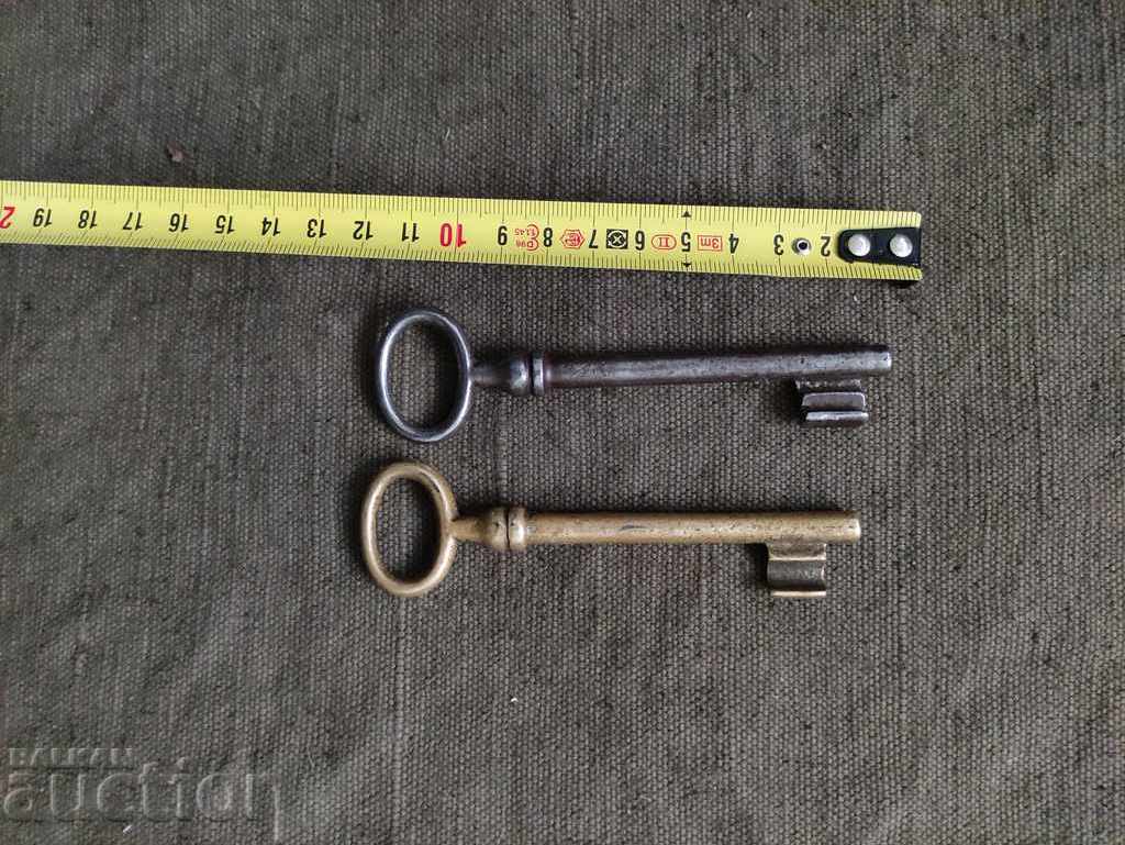 2 old metal keys with price 15.00 BGN | € 7.67 2 old metal keys with price 15.00 BGN | € 7.67