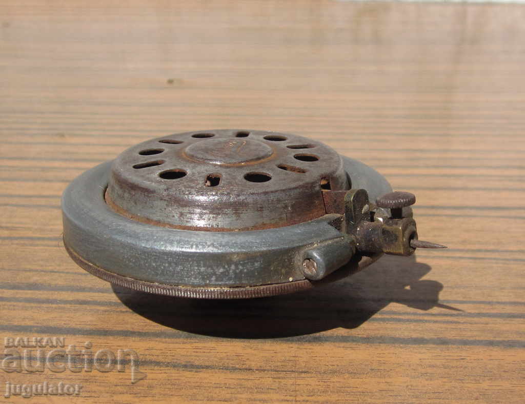 Auction an old Orpheus head for an antique crank turntable Auction an old Orpheus head for an antique crank turntable