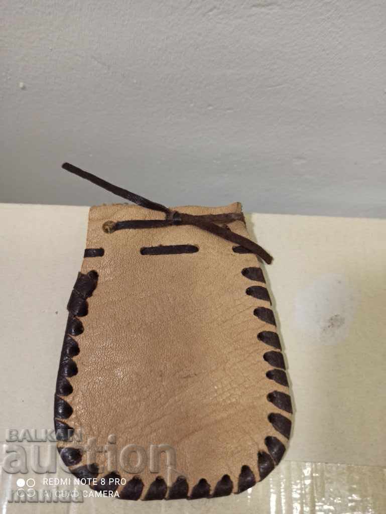 Leather purse with price 4.99 BGN | € 2.55 Leather purse with price 4.99 BGN | € 2.55