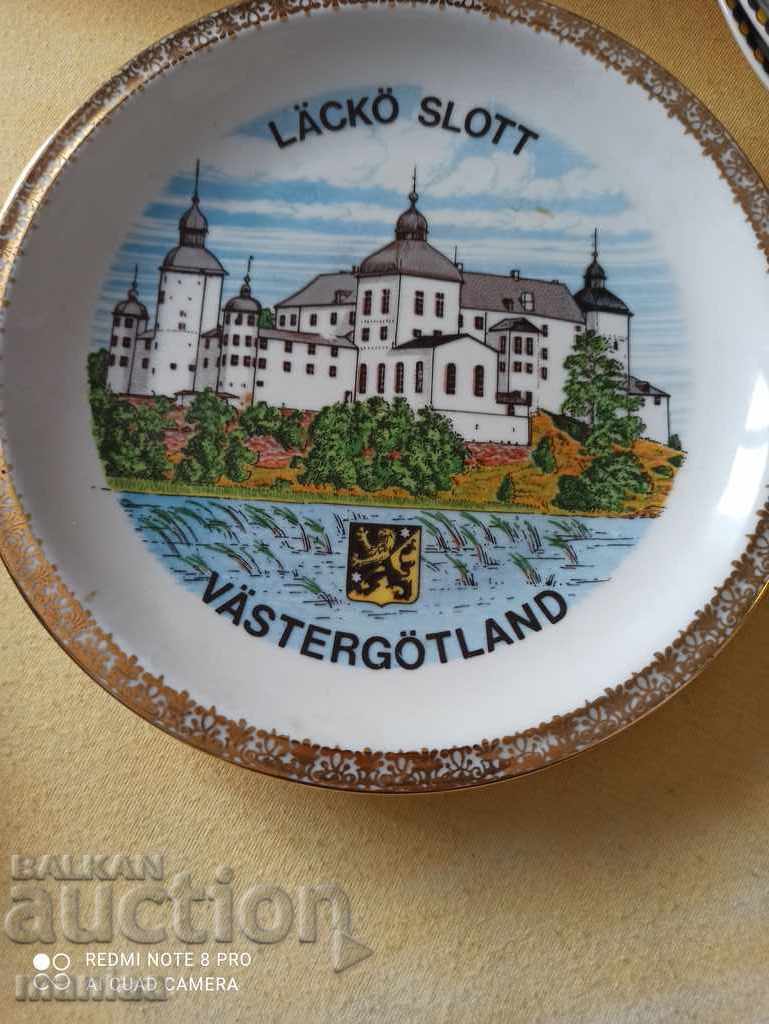 Porcelain plates - 5 Porcelain plates - 5