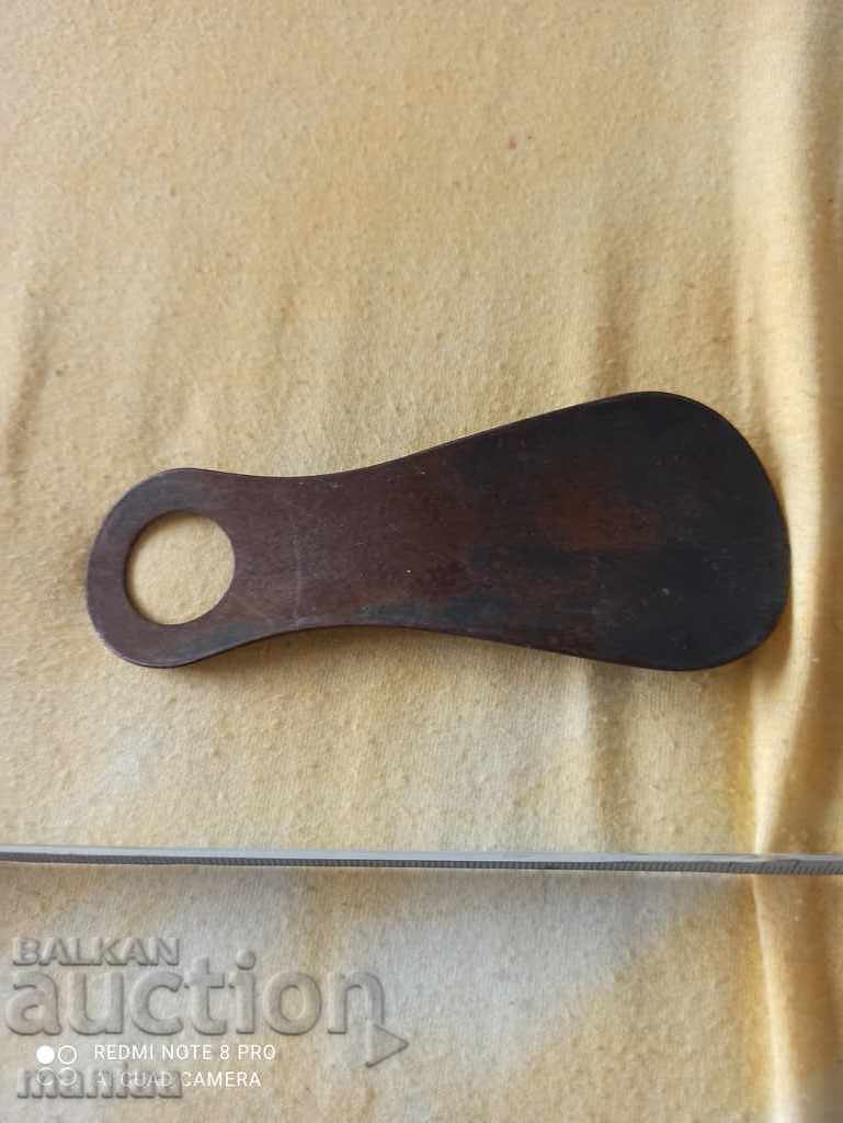 Old shoemaker with price 4.50 BGN | € 2.30 Old shoemaker with price 4.50 BGN | € 2.30