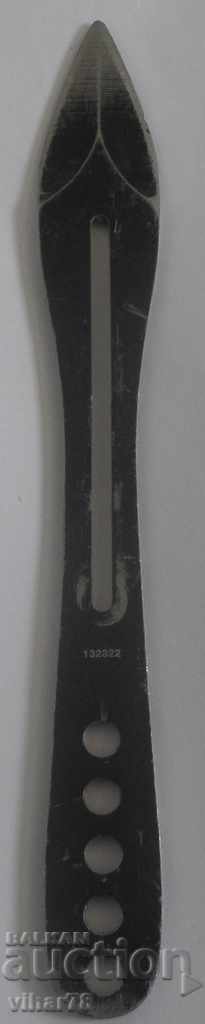 Auction Throwing knife Auction Throwing knife