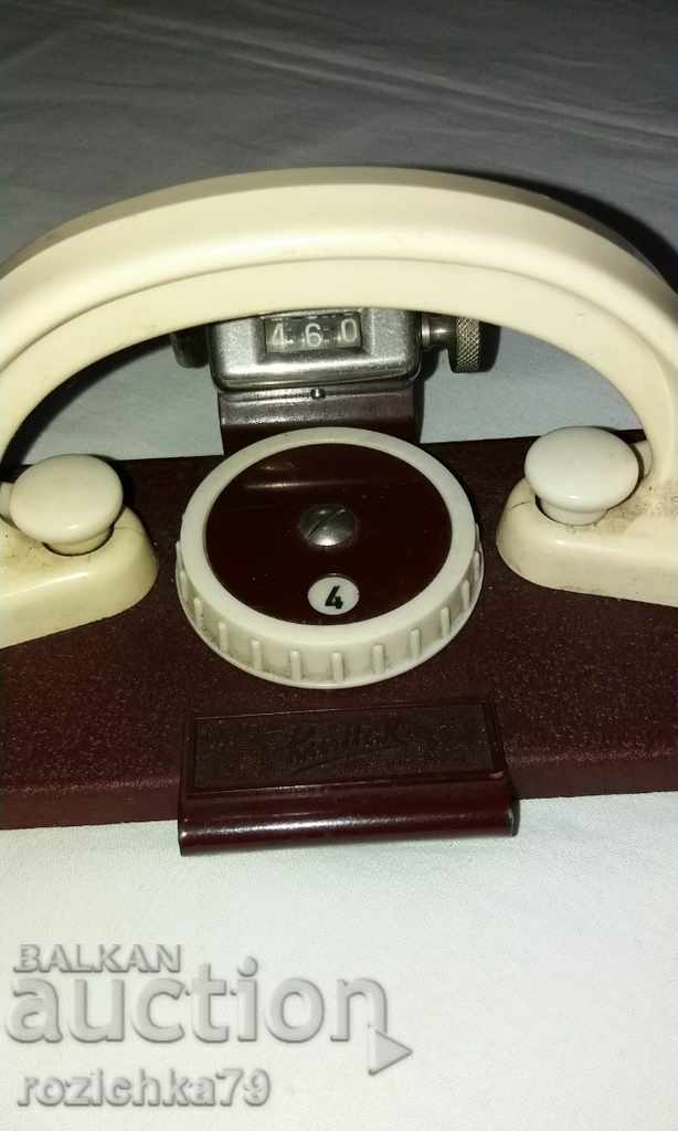 Old Bakelite counter from a mechanical knitting machine with price 35.00 BGN | € 17.90 Old Bakelite counter from a mechanical knitting machine with price 35.00 BGN | € 17.90