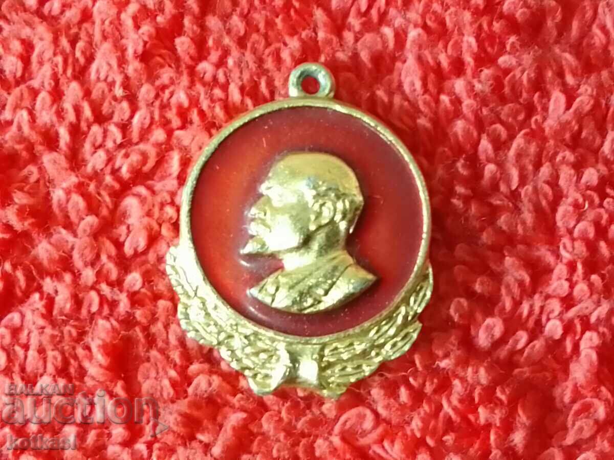 Аукцион Стара соц значка Ленин Аукцион Стара соц значка Ленин