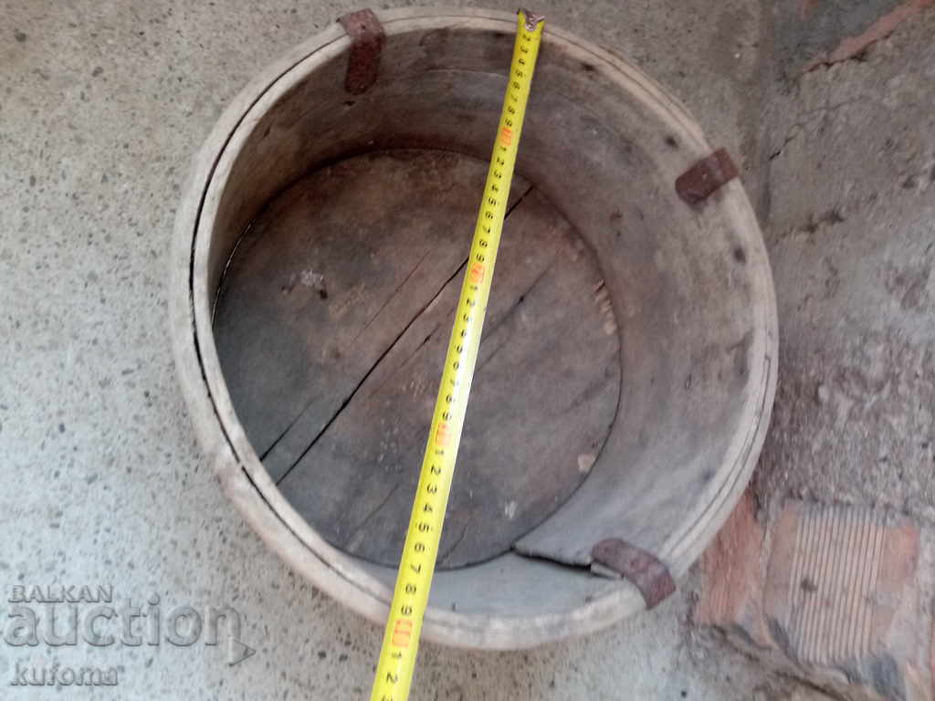 Old grain crank with price 39.99 BGN | € 20.45 Old grain crank with price 39.99 BGN | € 20.45