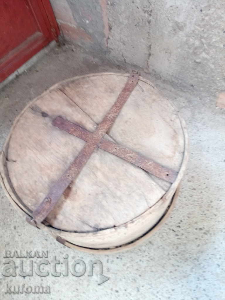 Delivery of Old grain crank Delivery of Old grain crank