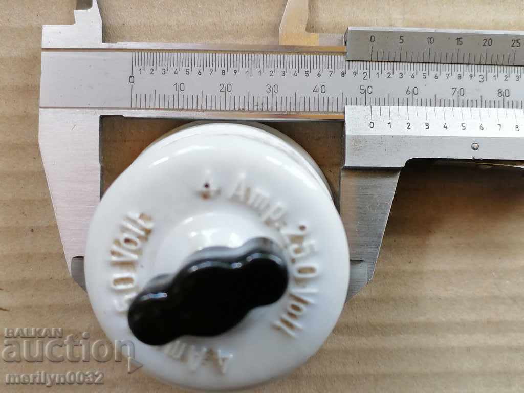 Breaker key switch 1920s porcelain - 6 Breaker key switch 1920s porcelain - 6