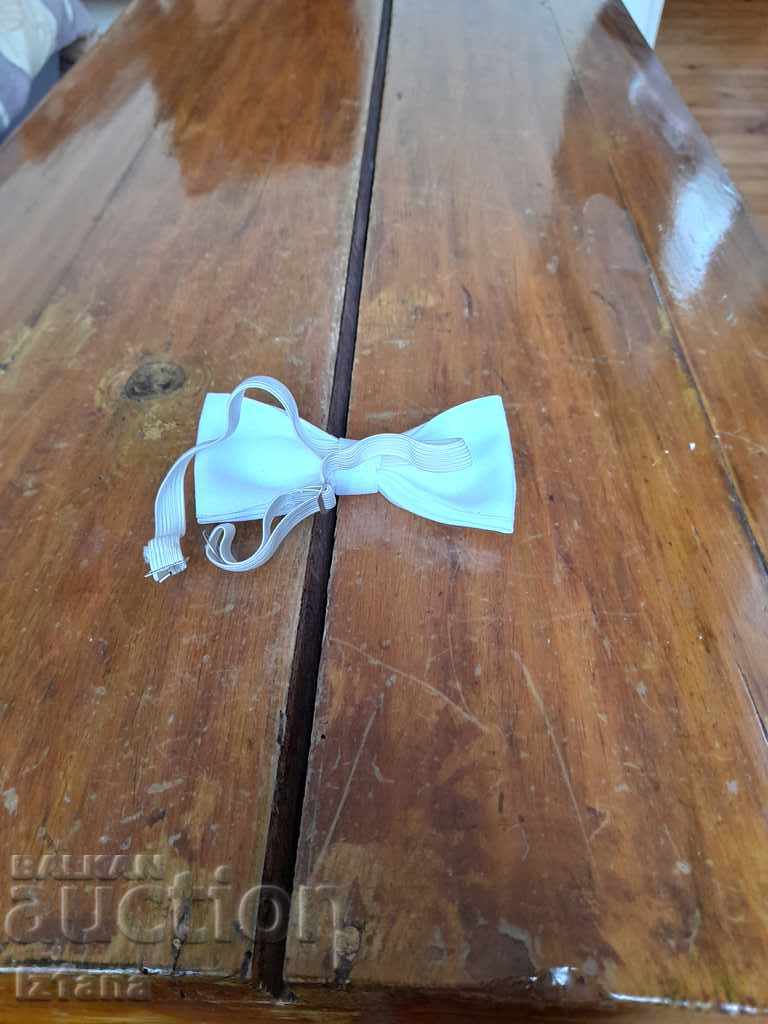 Old bow tie with price 5.00 BGN | € 2.56 Old bow tie with price 5.00 BGN | € 2.56