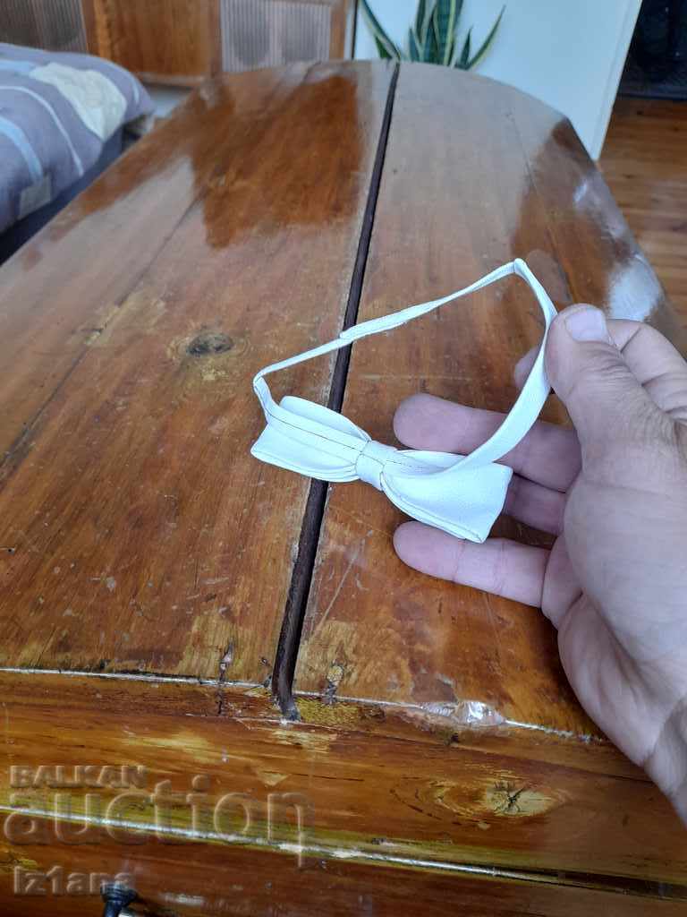 Delivery of Old bow tie Delivery of Old bow tie