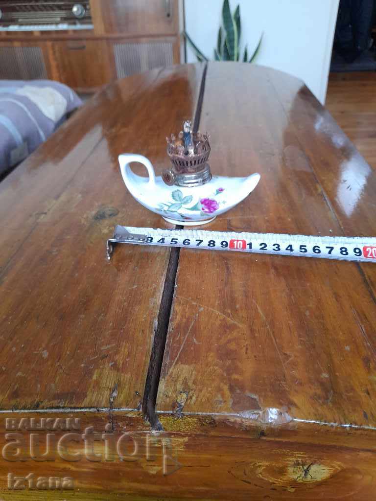 Auction An old porcelain lamp Auction An old porcelain lamp