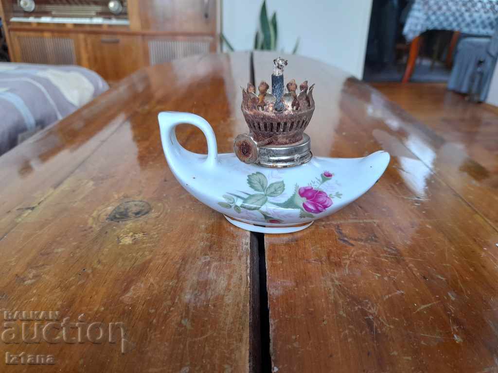 Delivery of An old porcelain lamp Delivery of An old porcelain lamp