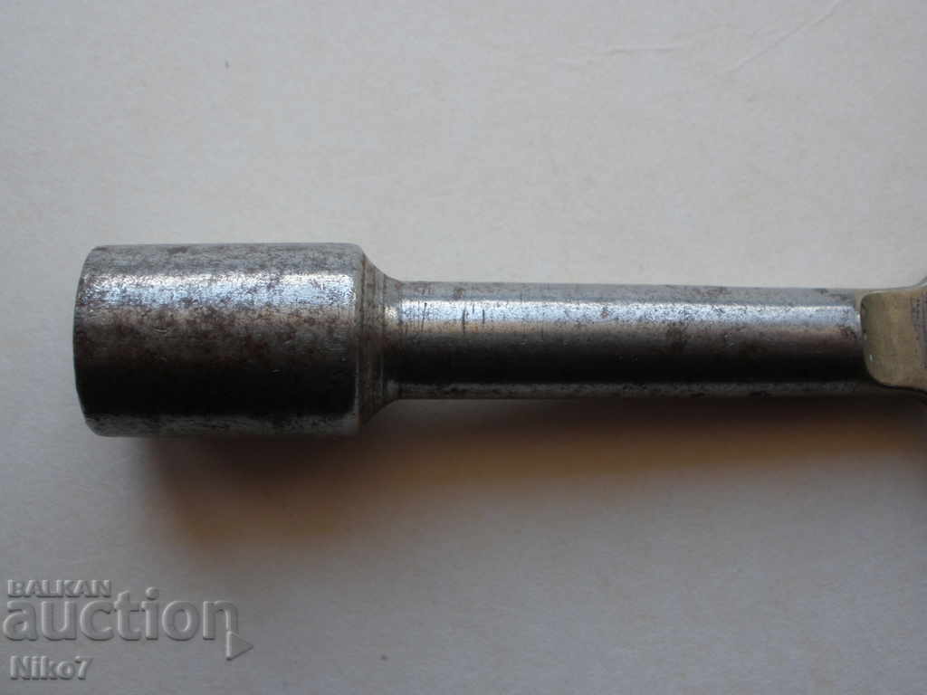 Delivery of Interesting old key, winding key. Delivery of Interesting old key, winding key.