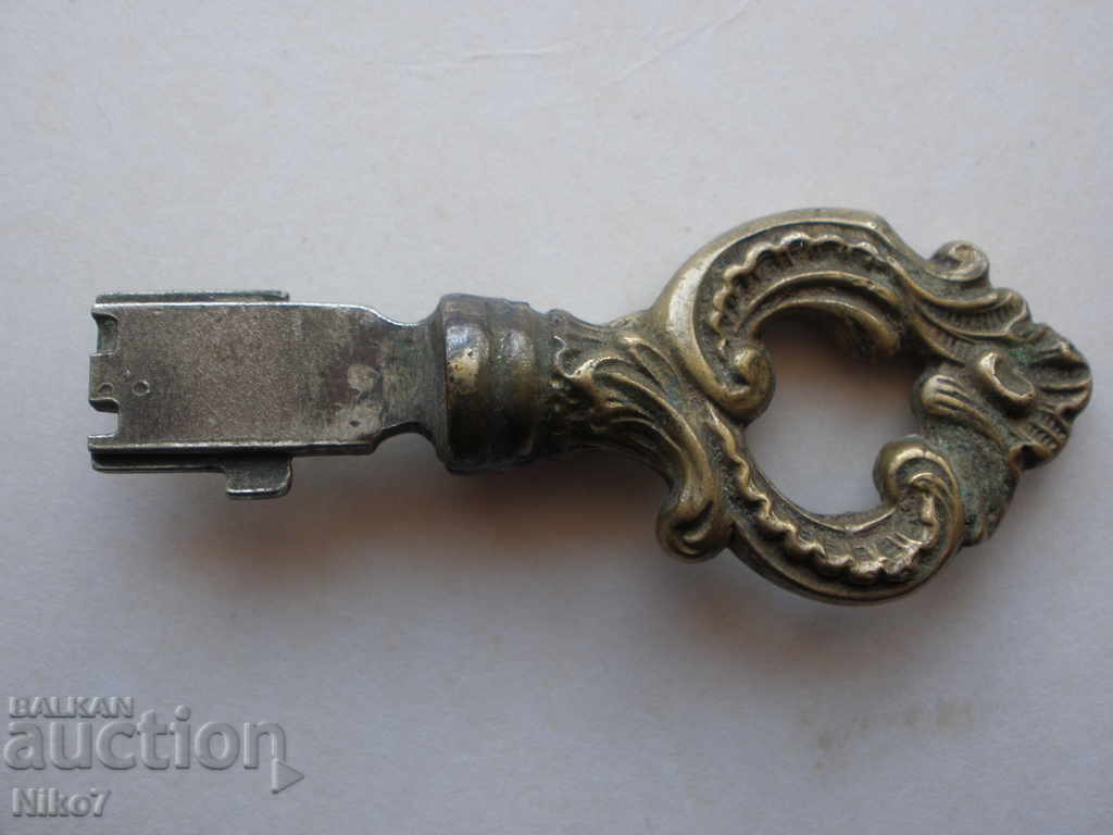 Ενδιαφέρον παλιό κλειδί, κλειδί. με τιμή 29.99 BGN | € 15.33 Ενδιαφέρον παλιό κλειδί, κλειδί. με τιμή 29.99 BGN | € 15.33