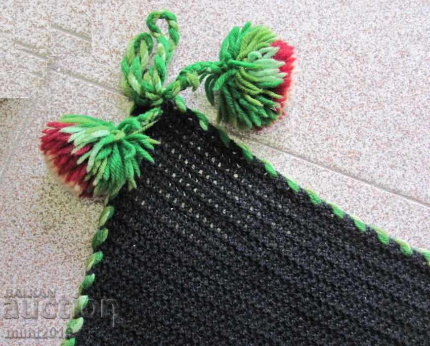 Auction Old Hand Knitted Rug, Tablecloth Auction Old Hand Knitted Rug, Tablecloth