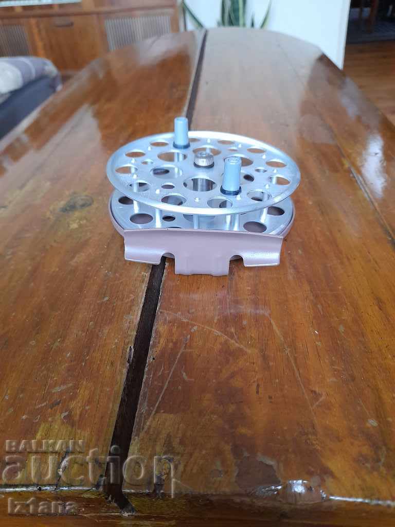 Old fishing reel with price 30.00 BGN | € 15.34