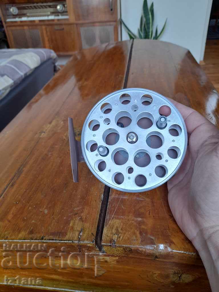 Delivery of Old fishing reel