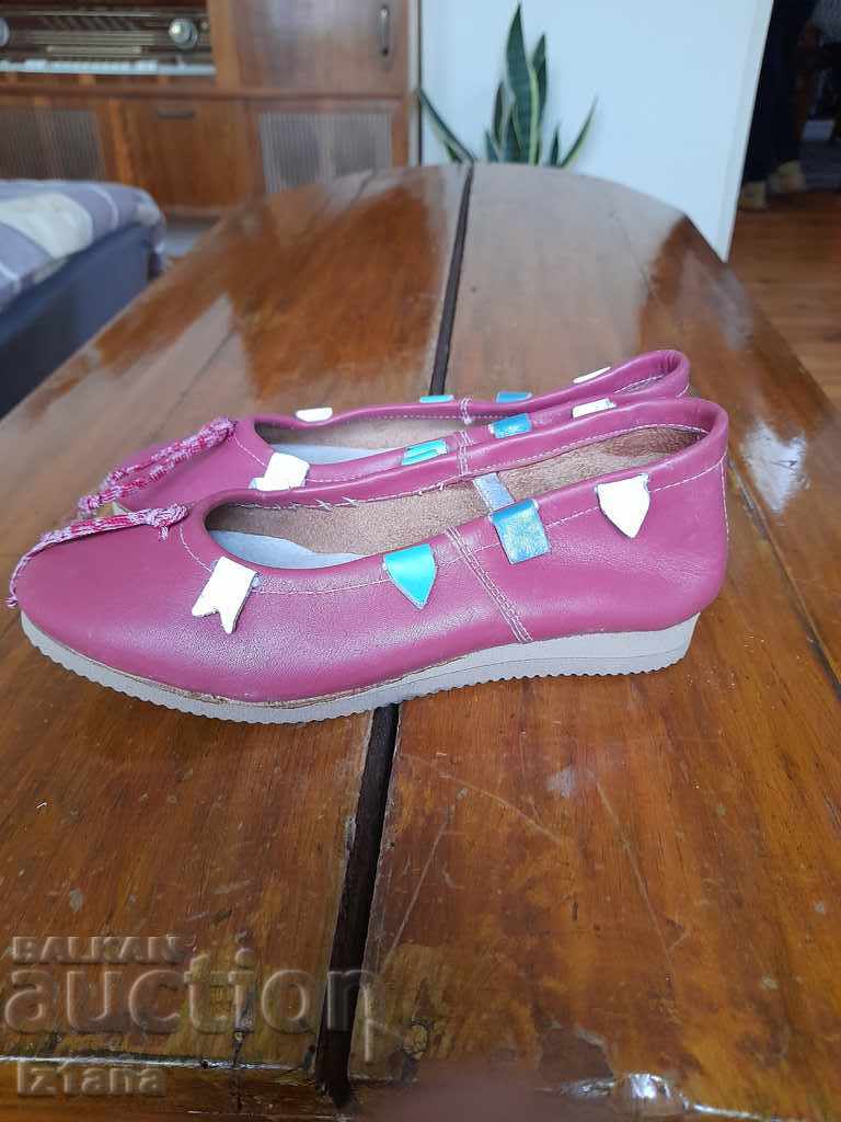 încălțămintea pentru copii bătrâni cu preț 20.00 BGN | € 10.23 încălțămintea pentru copii bătrâni cu preț 20.00 BGN | € 10.23