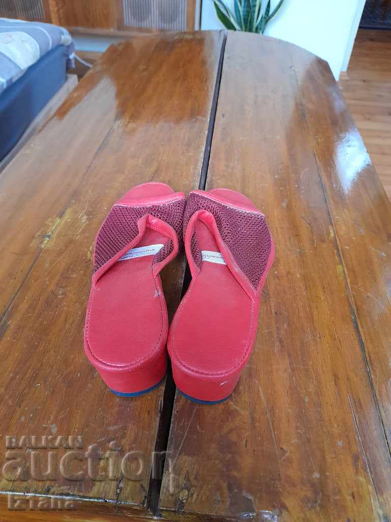 Licitație Papuci bătrâni