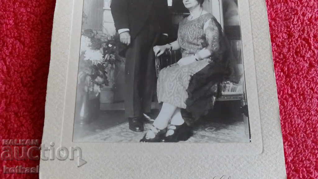 Аукцион Стара царска снимка фотография картон мъж жена семейство Аукцион Стара царска снимка фотография картон мъж жена семейство