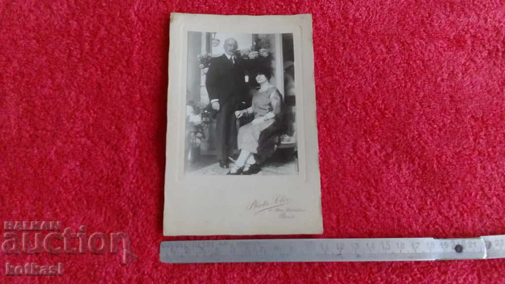 Стара царска снимка фотография картон мъж жена семейство