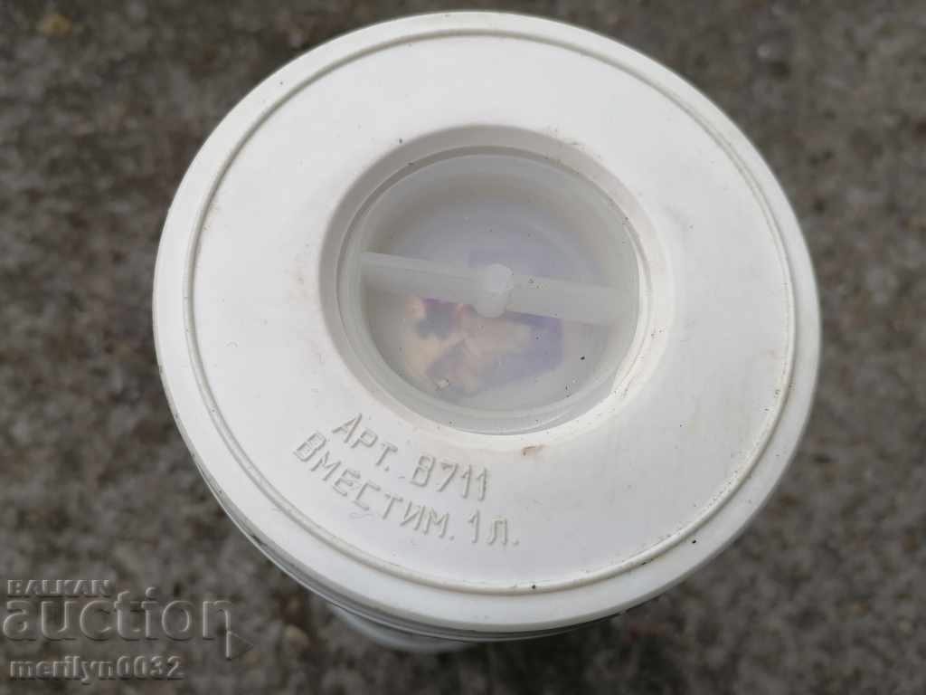 Δημοπρασία Παλιά θερμός από τη δεκαετία του '70 της ΛΔΚ του ΧΧ αιώνα Δημοπρασία Παλιά θερμός από τη δεκαετία του '70 της ΛΔΚ του ΧΧ αιώνα