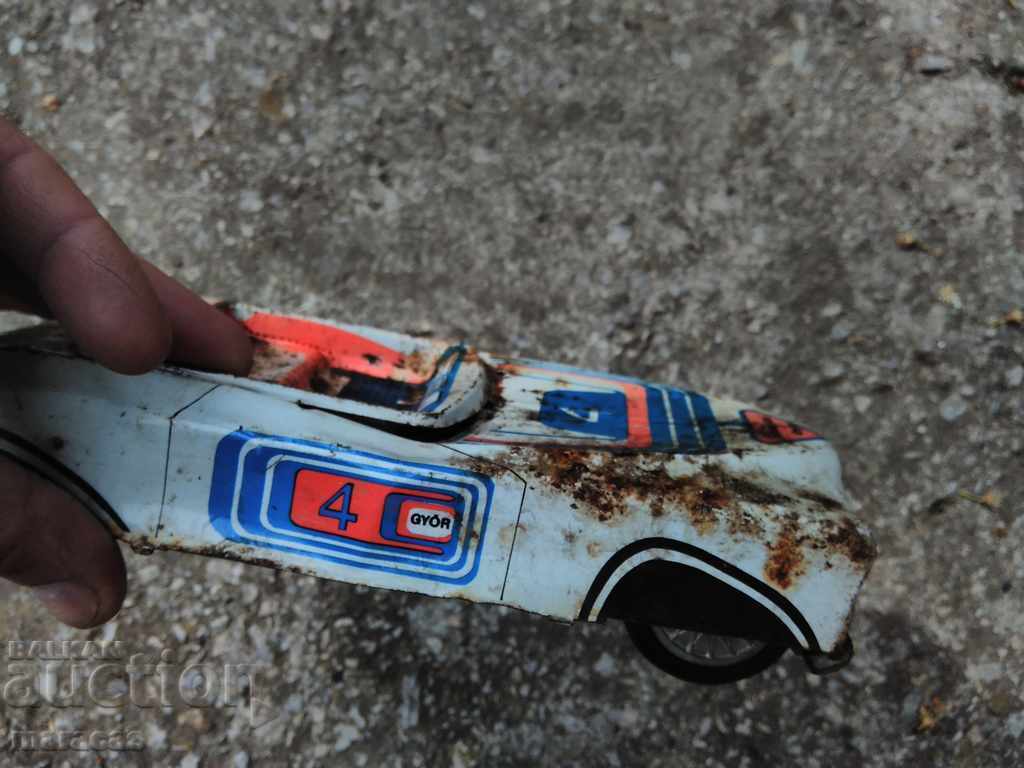 Livrarea Jucărie veche pentru copii din metal